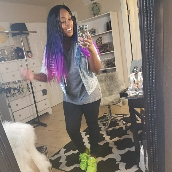 Meet your Posh Ambassador, Andi - Picture 1 of 7